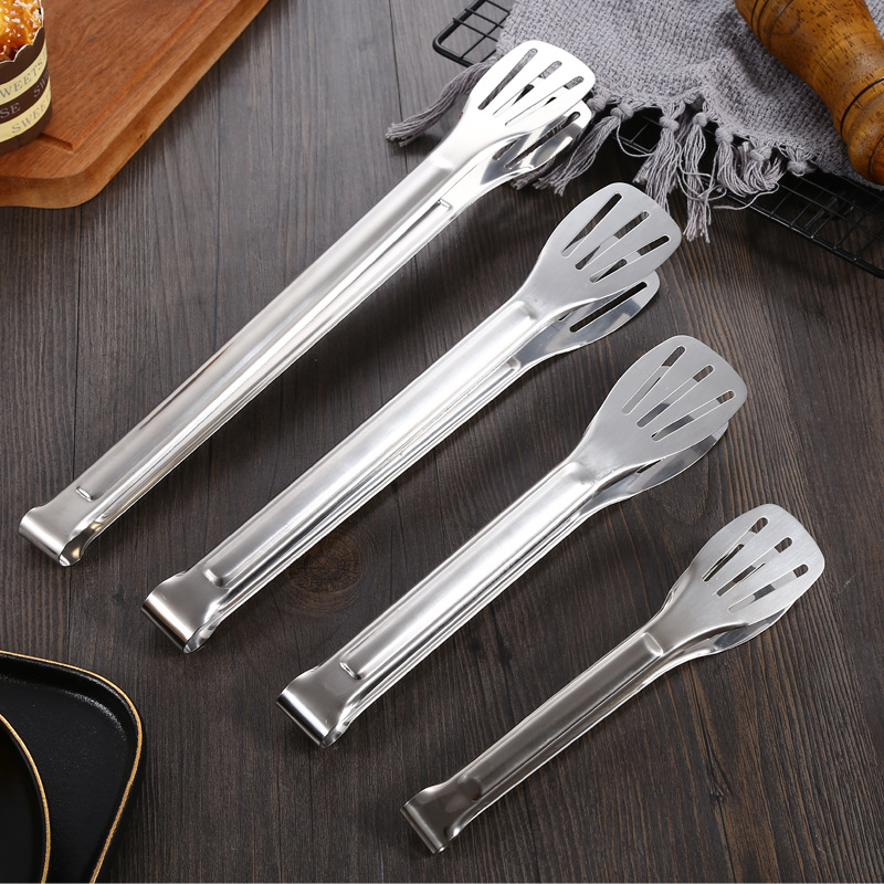 Silicone-Handle BBQ Tongs – 3-Piece Set in use