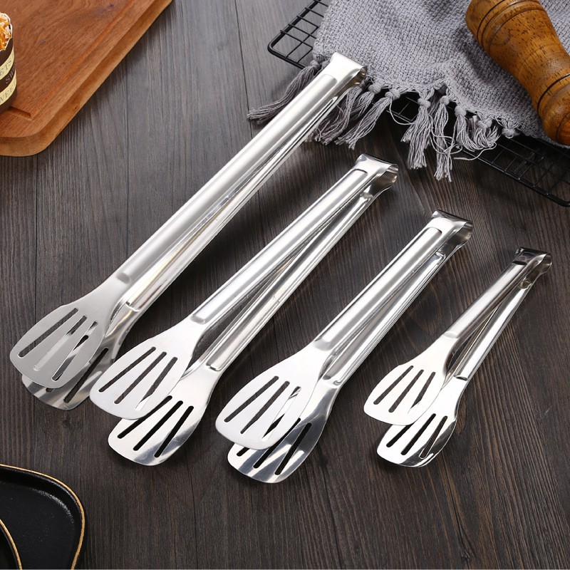 Silicone-Handle BBQ Tongs – 3-Piece Set in use