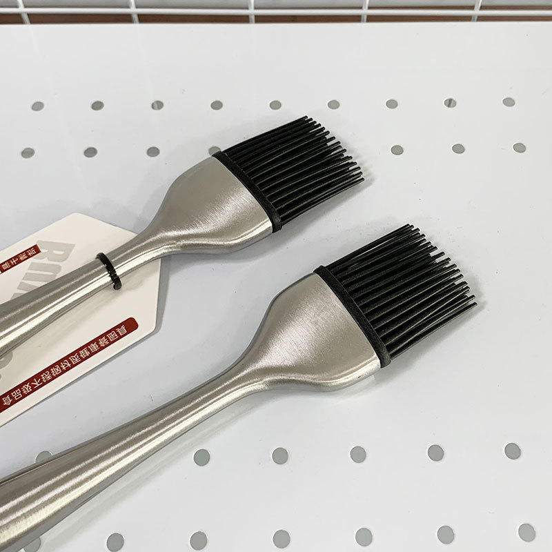 Stainless Silicone Basting Brush – 18 cm in use