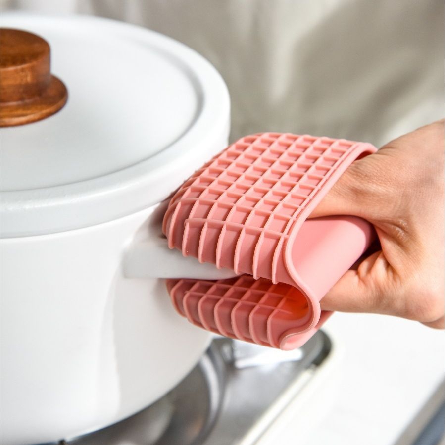 Silicone Oven & Grill Gloves – Compact Pair in use