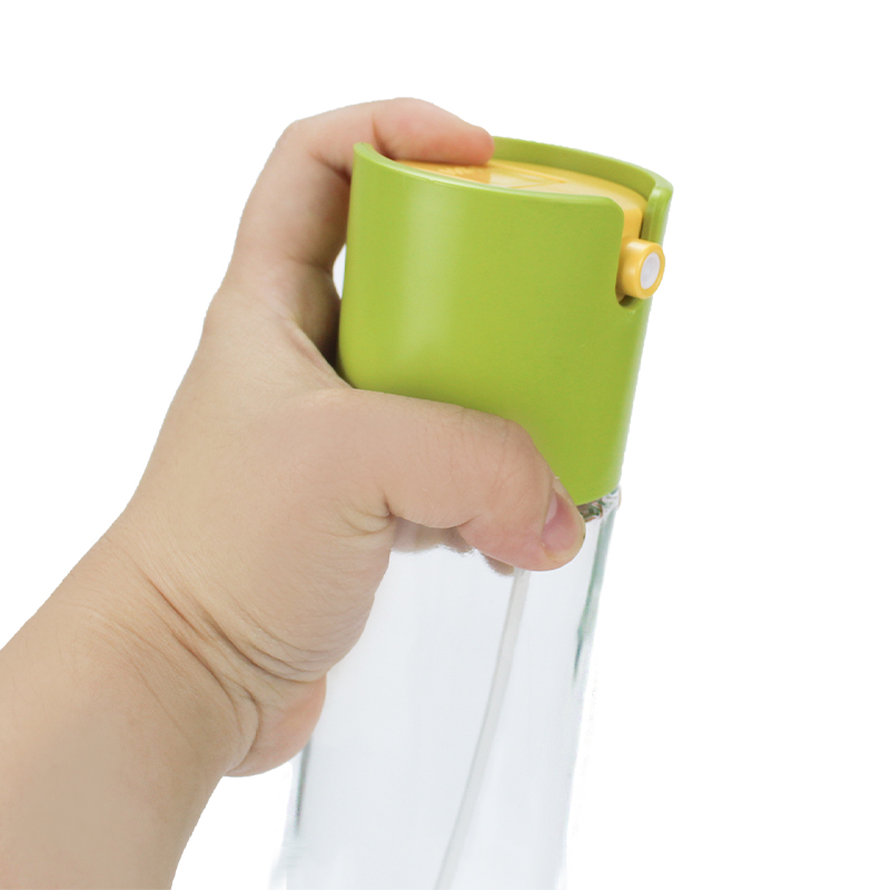 500ml Spray & Pour Oil Bottle with Measuring Cup in use