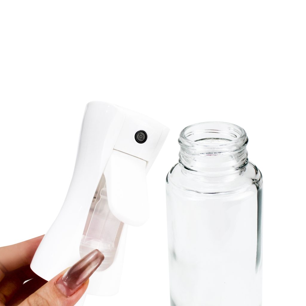 200ml Olive Oil Spray Bottle – White Mist Pump in use